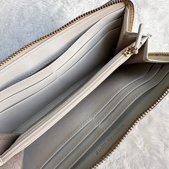 Michael Kors Jet Set monogram zebra tiger leather zip around wallet- EUC - Picture 4 of 4